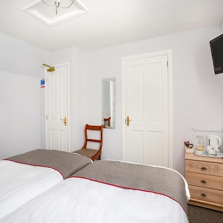 Oyo Timothy'S Otel Tenby Dış mekan fotoğraf