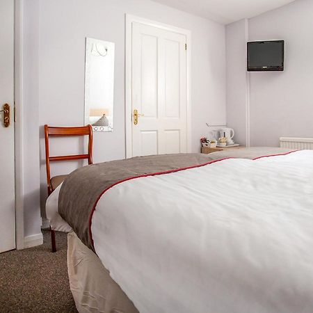 Oyo Timothy'S Otel Tenby Dış mekan fotoğraf