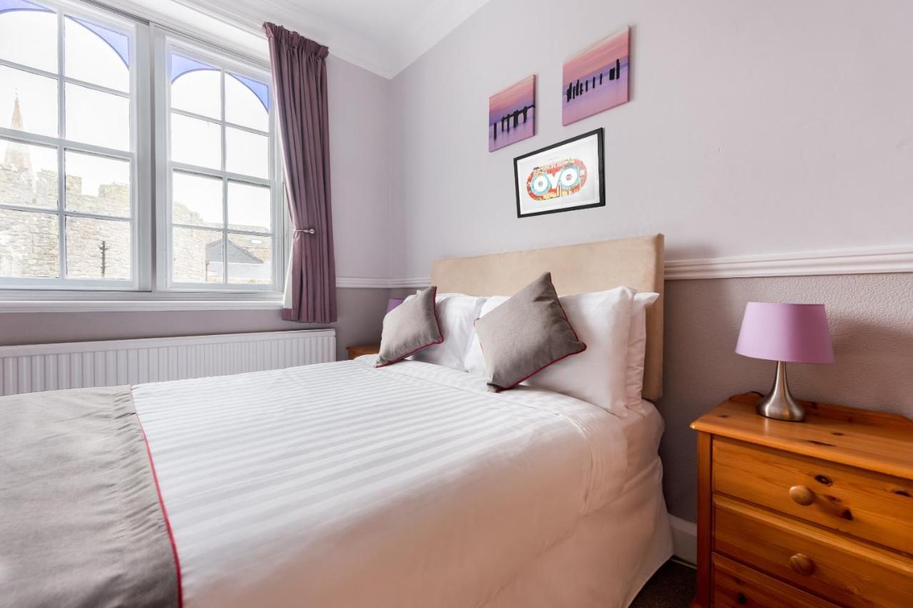 Oyo Timothy'S Otel Tenby Dış mekan fotoğraf