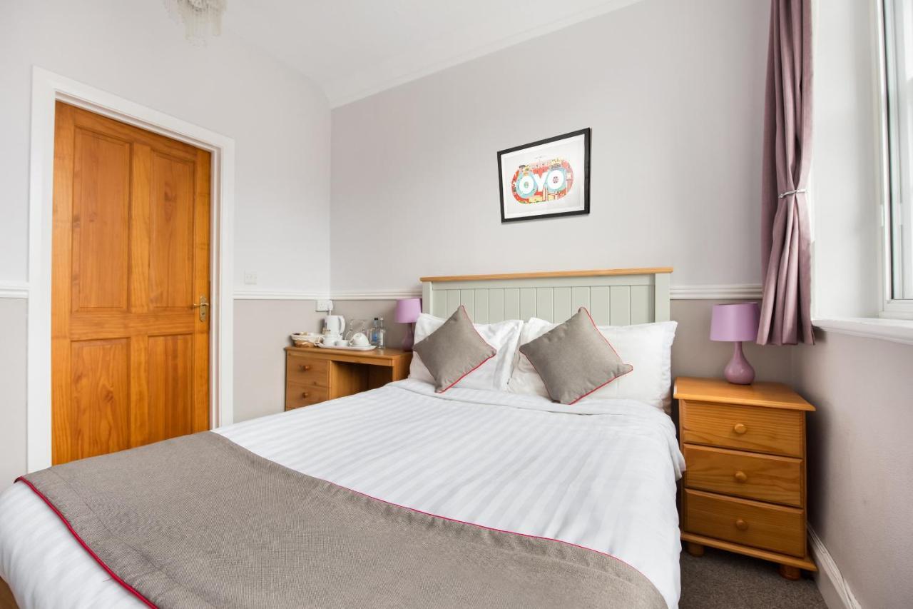 Oyo Timothy'S Otel Tenby Dış mekan fotoğraf