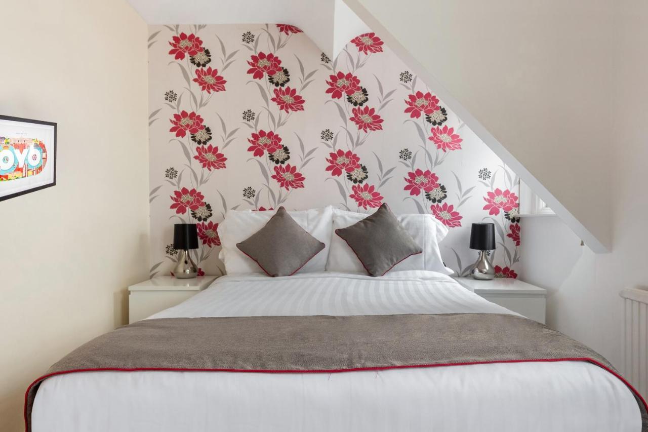Oyo Timothy'S Otel Tenby Dış mekan fotoğraf