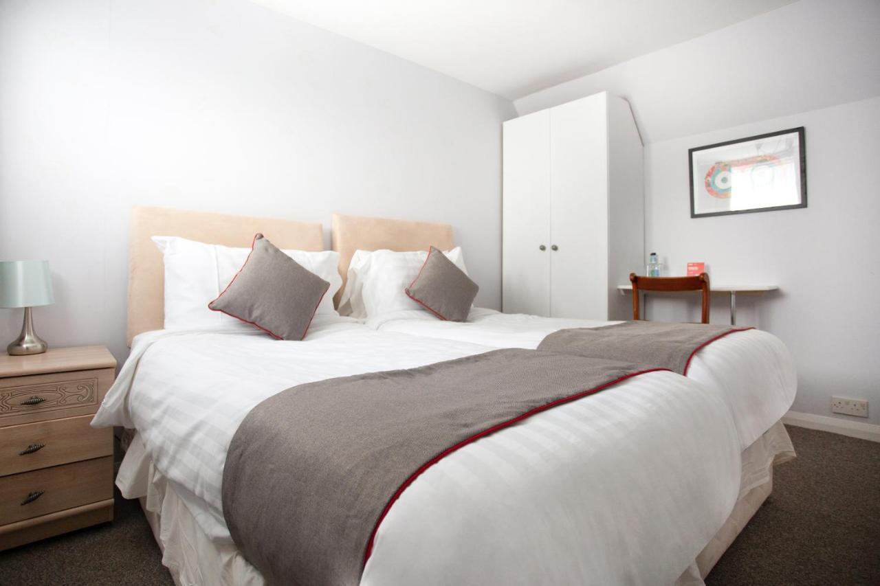 Oyo Timothy'S Otel Tenby Dış mekan fotoğraf