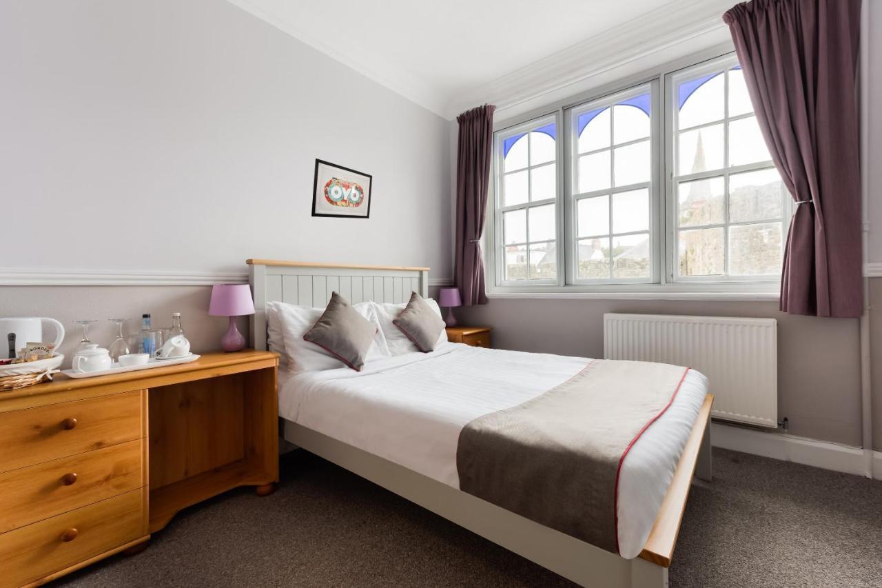 Oyo Timothy'S Otel Tenby Dış mekan fotoğraf