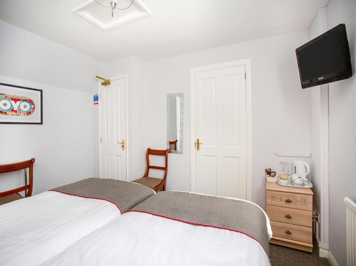 Oyo Timothy'S Otel Tenby Dış mekan fotoğraf