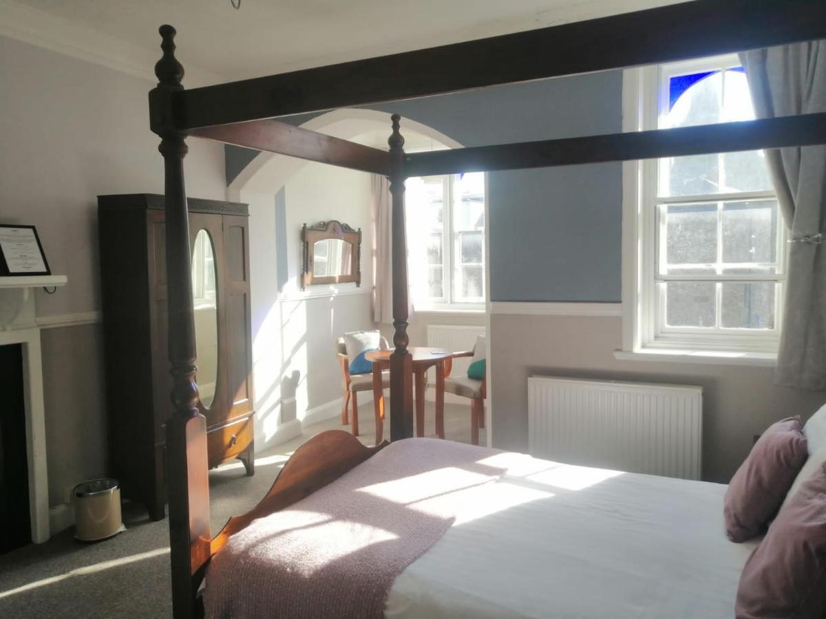 Oyo Timothy'S Otel Tenby Dış mekan fotoğraf