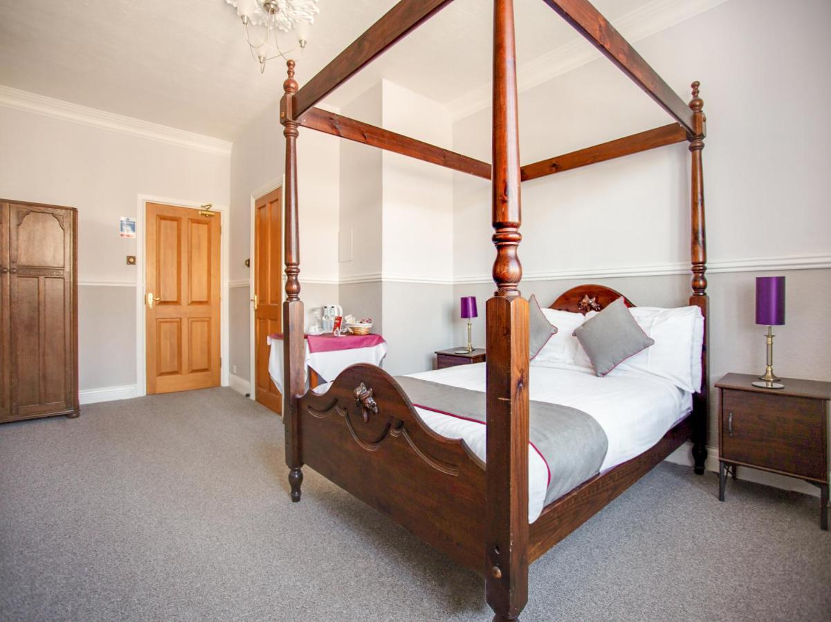 Oyo Timothy'S Otel Tenby Dış mekan fotoğraf