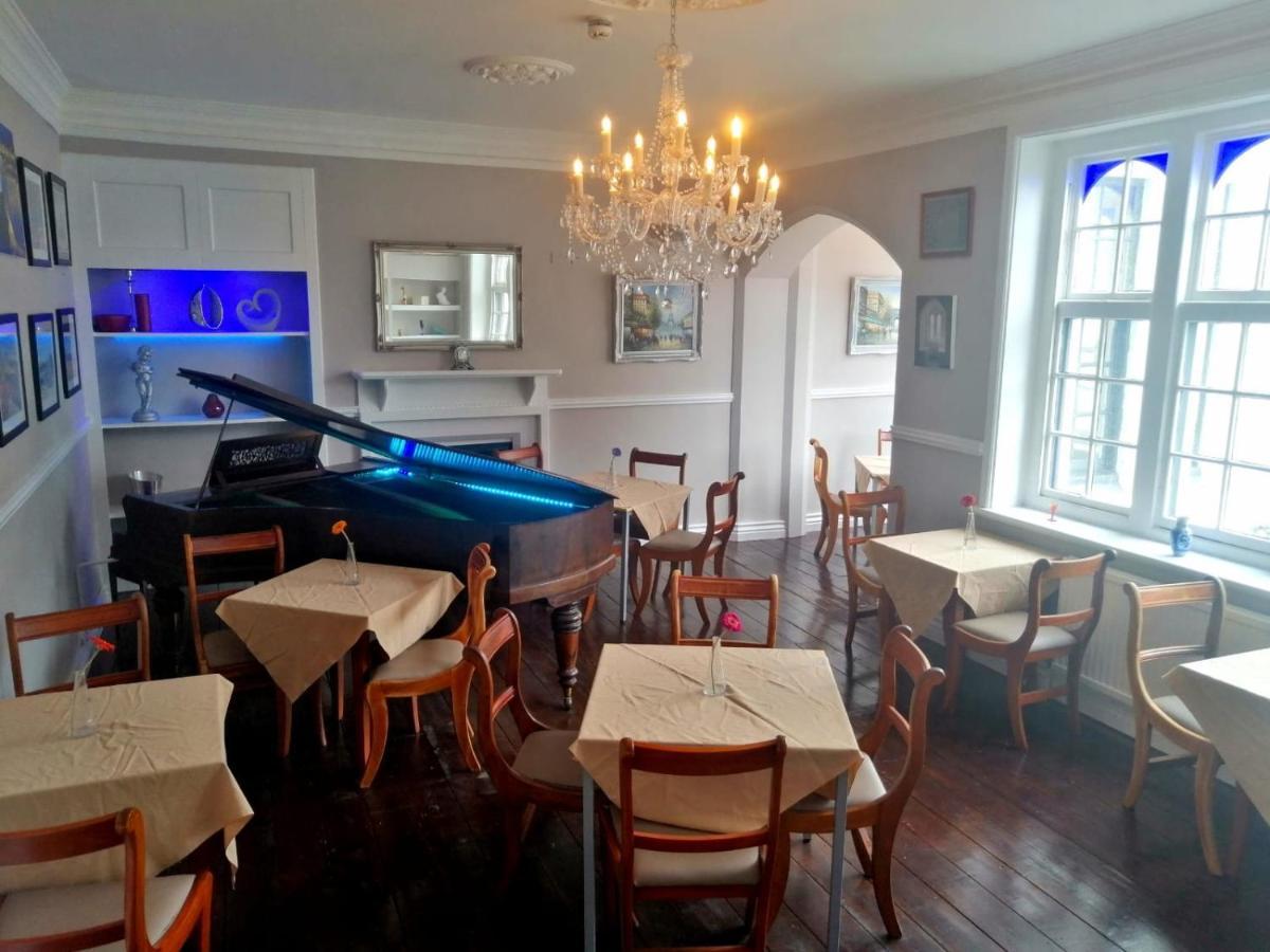 Oyo Timothy'S Otel Tenby Dış mekan fotoğraf