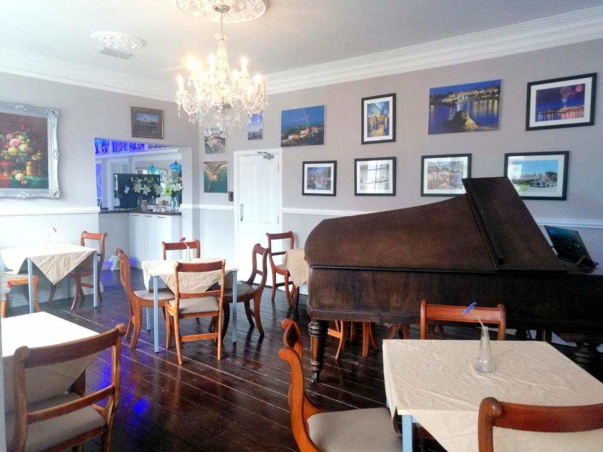 Oyo Timothy'S Otel Tenby Dış mekan fotoğraf