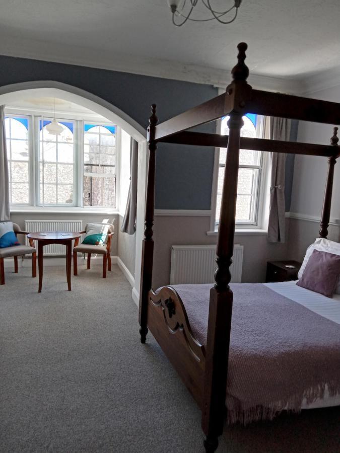 Oyo Timothy'S Otel Tenby Dış mekan fotoğraf