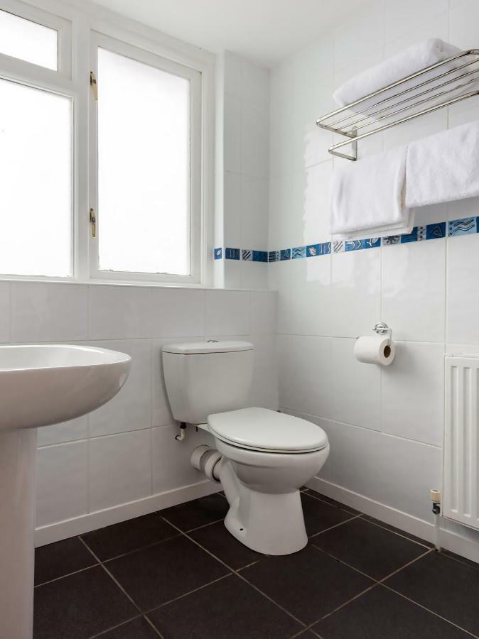 Oyo Timothy'S Otel Tenby Dış mekan fotoğraf